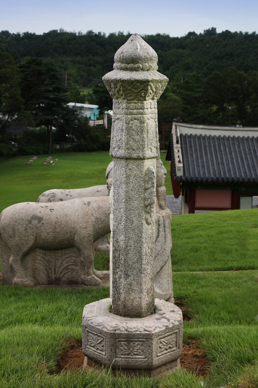 제19대 숙종 명릉의 망주석